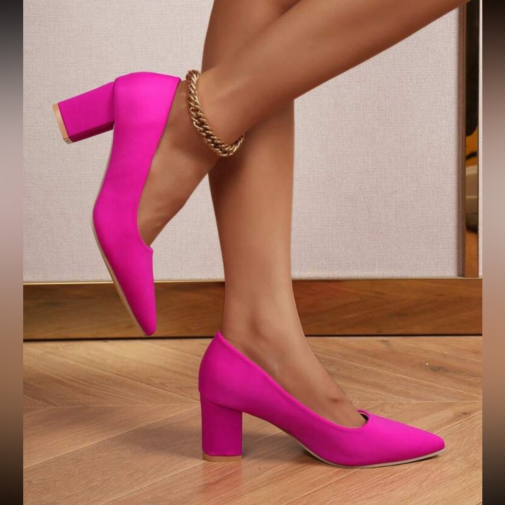 ACCEPTING OFFERS: Brand new pink/fuschia pumps